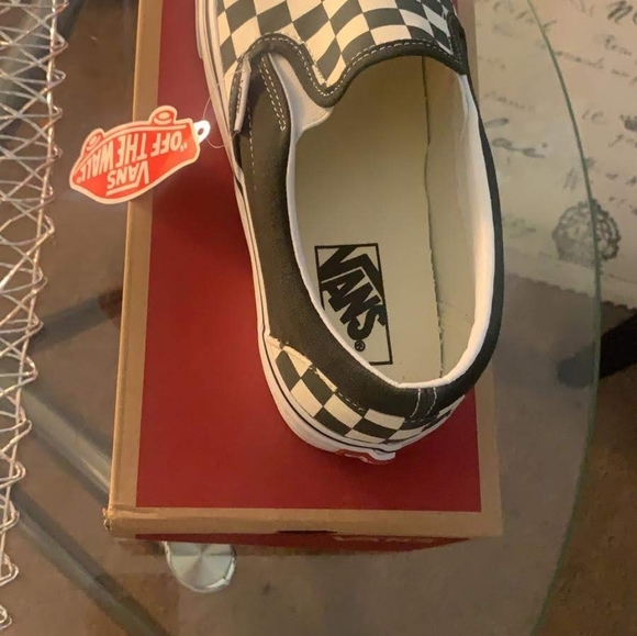 Vans - Picture 1 of 2
